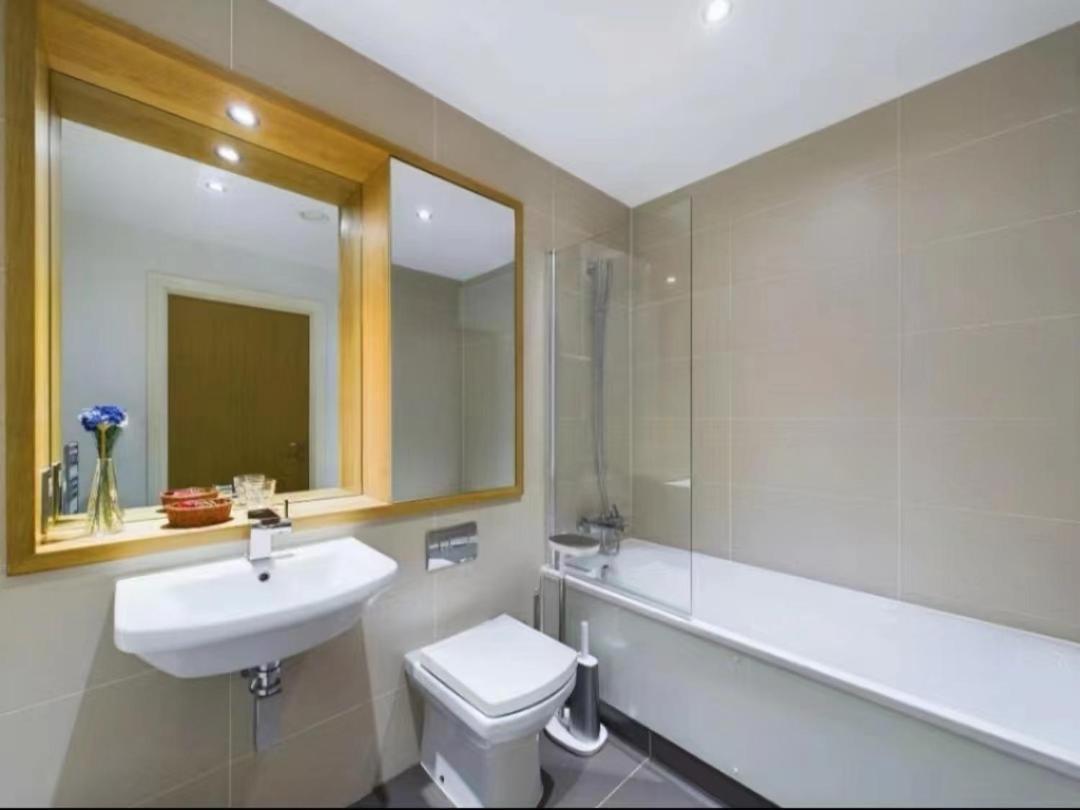 In Flat With Stunning Thames River View Habitación en casa particular Londres